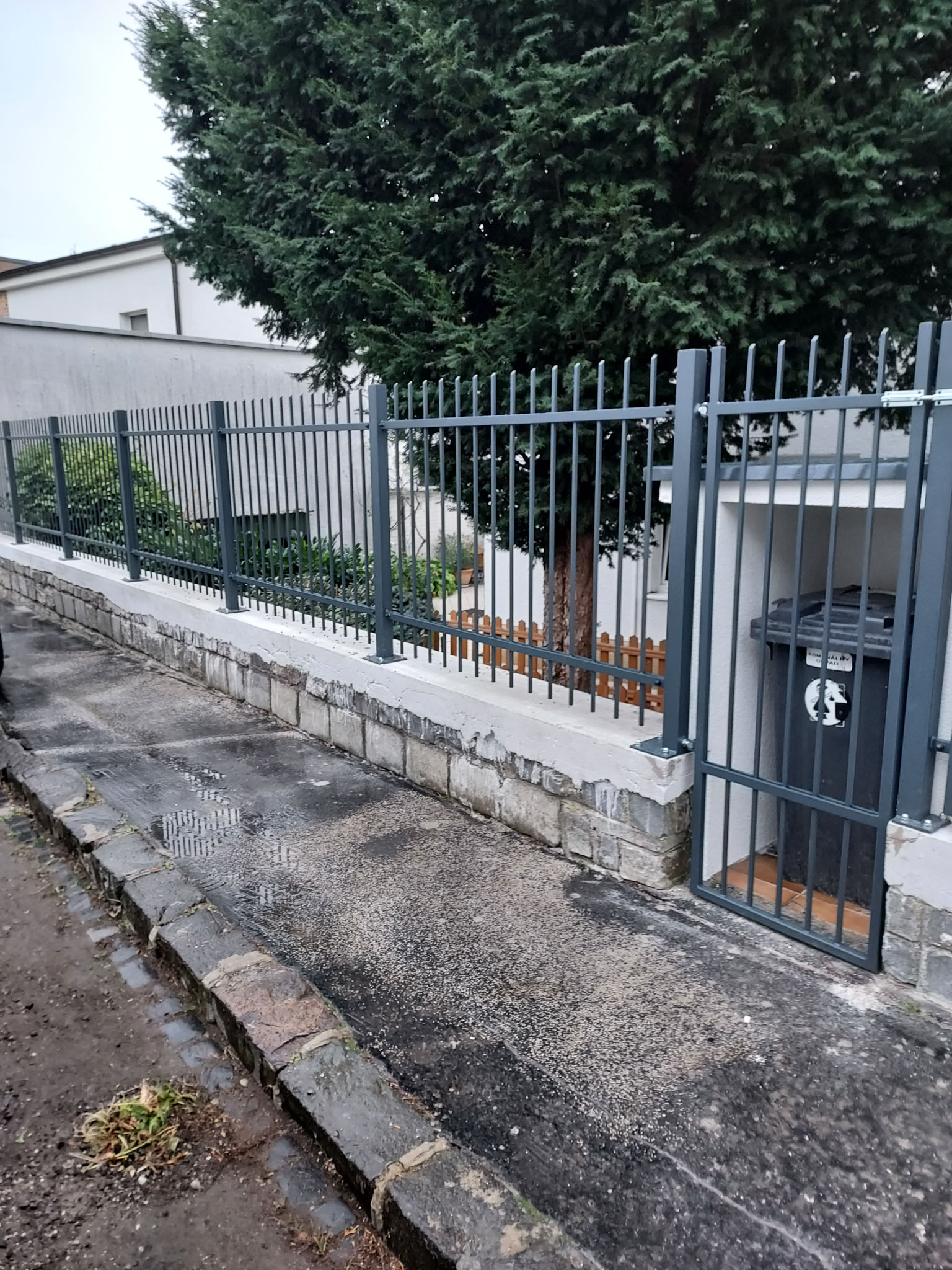 2, Kovaný plot štvorhran 12, antracit