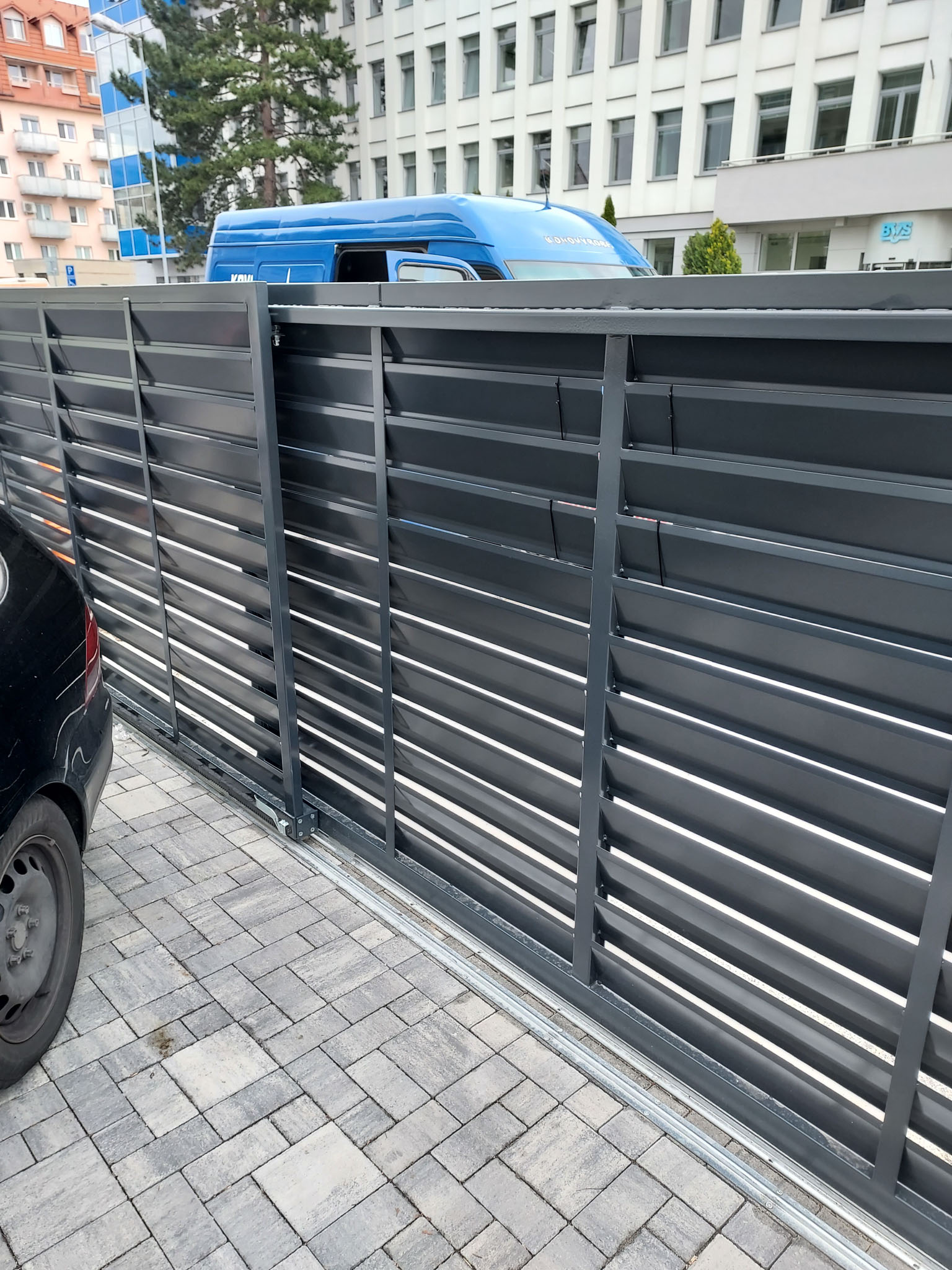 24, Teleskopická posuvná brána, lamely, antracit