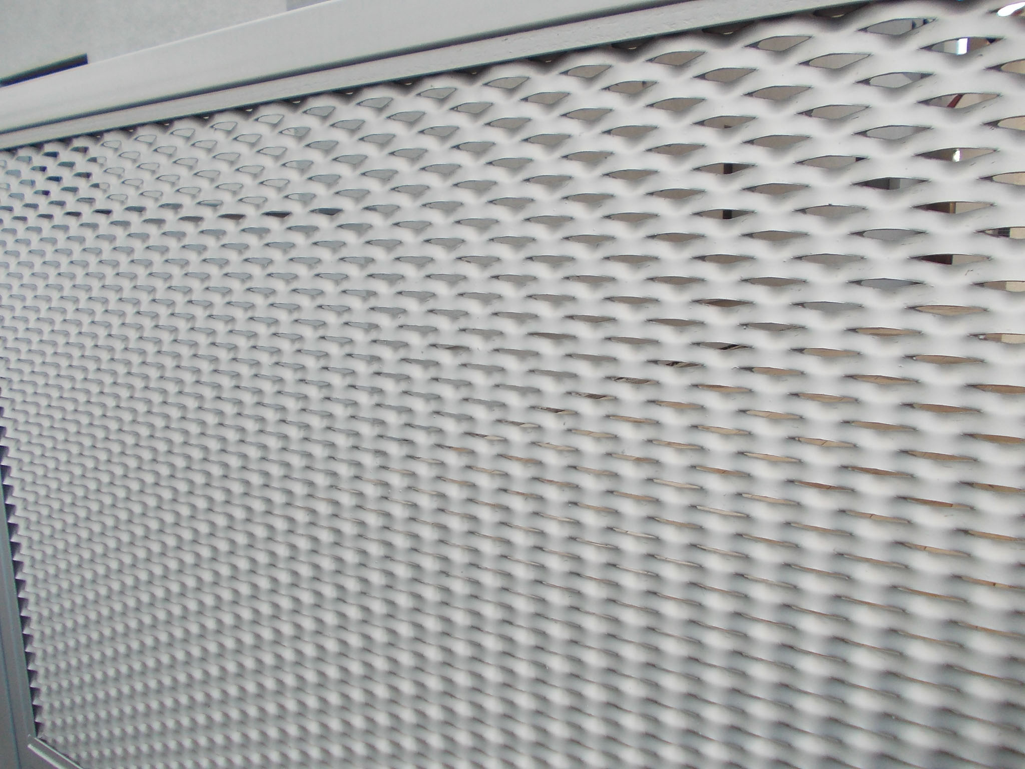 33, Výplň perforovaný plech