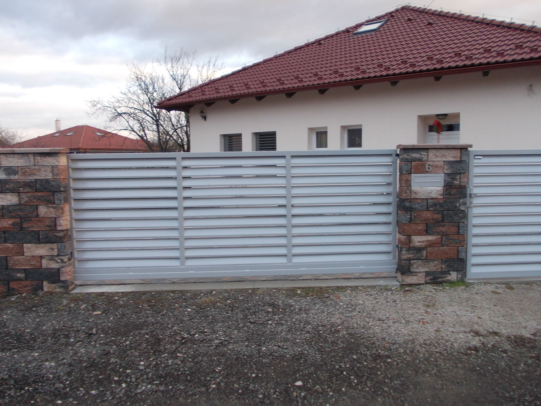 35, Lamelová samonosná brána