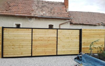 Posuvná brána, výplň sibírsky smrekovec 9