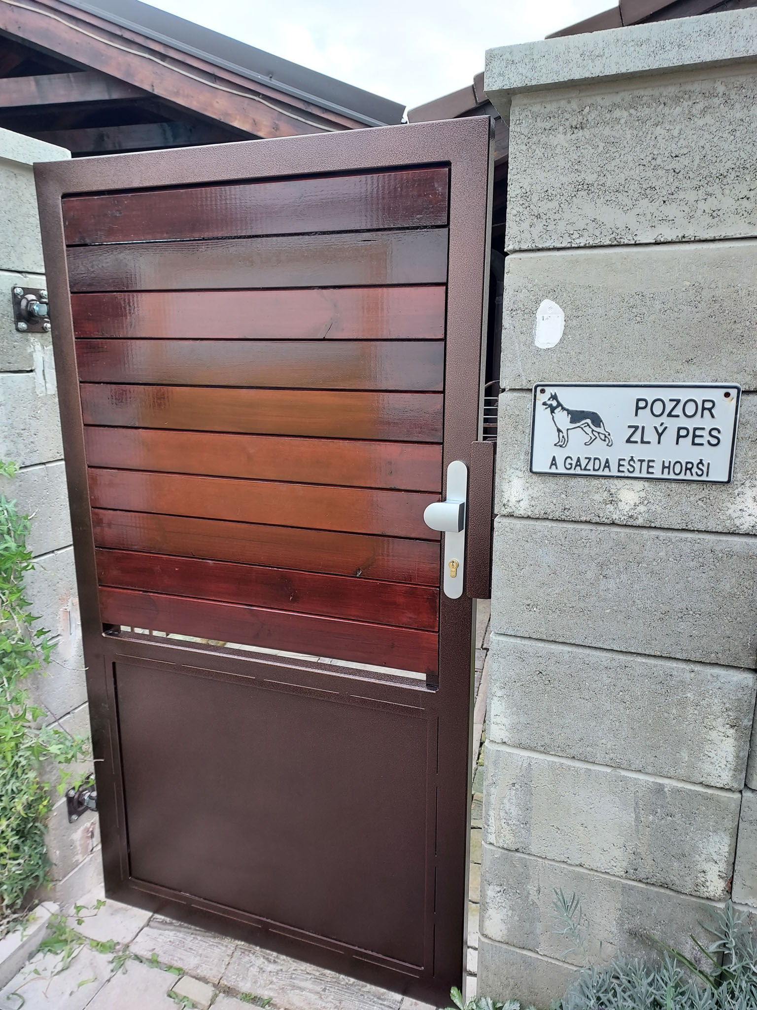 8, Výplň termo borovica a plech