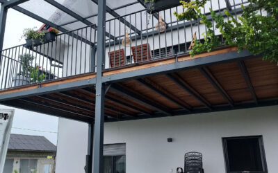 Oceľová terasa so zábradlím a strechou s Lexan 3
